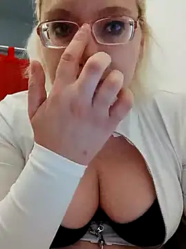 VikaKing online show from December 2025 08:27:01 PM