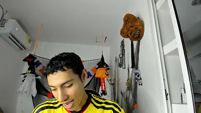 Snapshot of jhosep_hamilton chatting on November 2025 07:05:01 PM jhosep hamilton online show from November 2025 07:05:01 PM