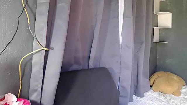 Snapshot of urseductivebarbie_xx chatting on October 2025 04:32:01 AM urseductivebarbie xx online show from October 2025 04:32:01 AM