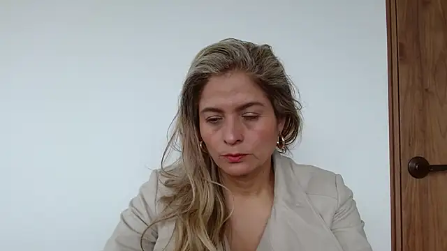 linda-mature43 online show from September 2025 04:30:01 PM