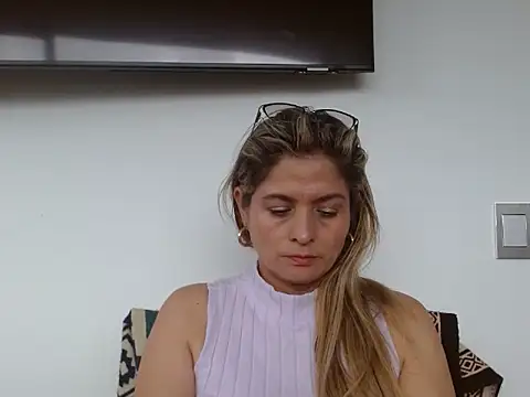 linda-mature43 online show from October 2025 03:03:02 PM