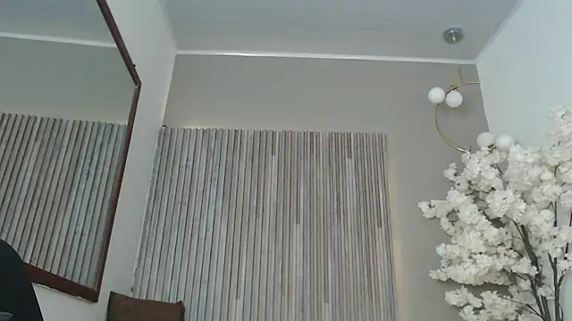 Michellee 20 online show from September 2025 02:00:01 PM