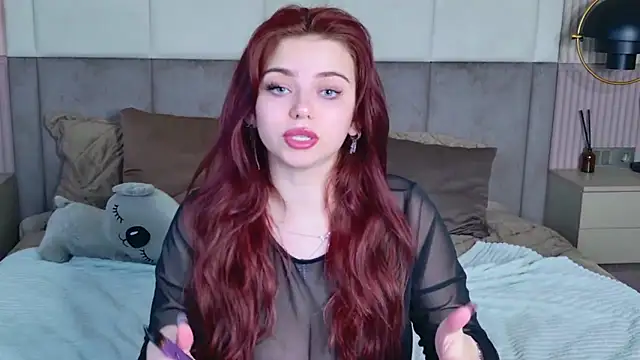 Lia Colls online show from September 2025 06:52:02 AM