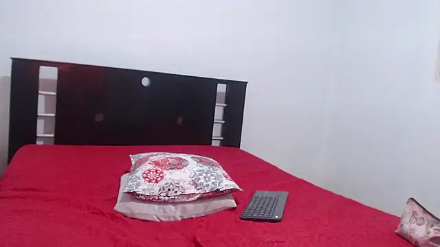 nathaly jones  online show from October 2025 12:27:02 PM