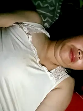 Snapshot of maple694 chatting on September 2025 10:43:01 PM maple694 online show from September 2025 10:43:01 PM