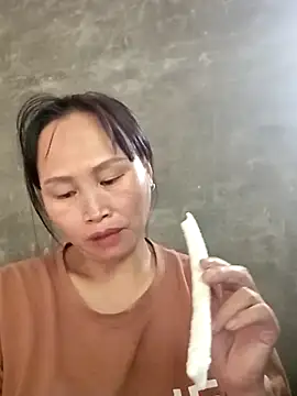 Snapshot of maple694 chatting on October 2025 04:44:02 AM maple694 online show from October 2025 04:44:02 AM