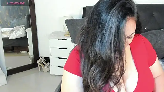 MiaHermosa online show from November 2025 07:52:02 AM