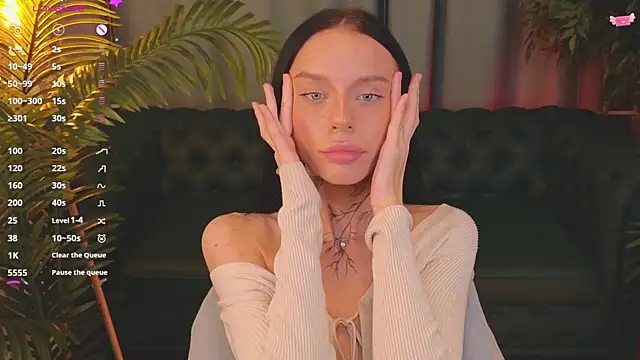 Snapshot of livia_starwars chatting on November 2025 10:04:02 PM livia starwars online show from November 2025 10:04:02 PM