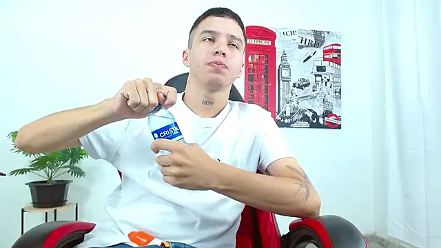 Cumandres18 online show from October 2025 01:45:02 PM