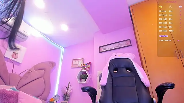 EmmaAnturin online show from October 2025 10:30:01 PM