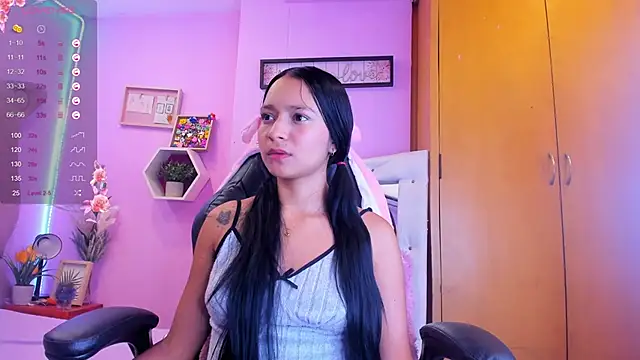 EmmaAnturin online show from November 2025 10:43:02 PM