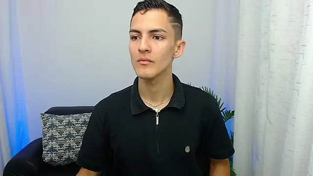 Snapshot of Matiius18 chatting on October 2025 02:02:02 PM Matiius18 online show from October 2025 02:02:02 PM