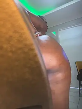 Snapshot of BQueen223 chatting on October 2025 08:48:02 PM BQueen223 online show from October 2025 08:48:02 PM