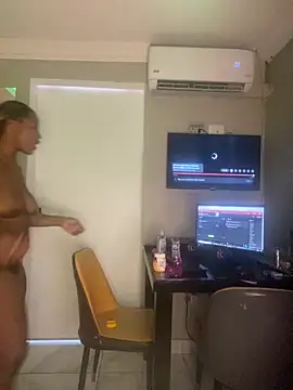 Snapshot of BQueen223 chatting on October 2025 03:41:02 AM BQueen223 online show from October 2025 03:41:02 AM