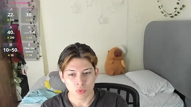 Felix art online show from November 2025 07:03:01 PM