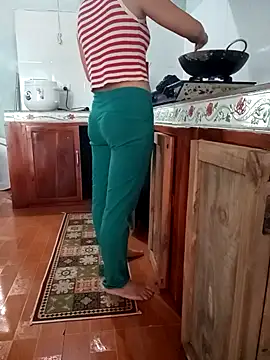 Snapshot of Sweet-Berry89 chatting on October 2025 04:48:02 AM Sweet-Berry89 online show from October 2025 04:48:02 AM