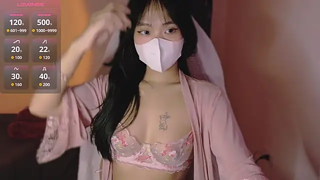 Snapshot of Phuong_Bee chatting on October 2025 01:20:02 PM Phuong Bee online show from October 2025 01:20:02 PM