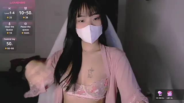 Snapshot of Phuong_Bee chatting on October 2025 12:45:01 PM Phuong Bee online show from October 2025 12:45:01 PM