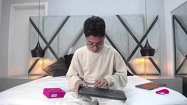 AustinReeds online show from September 2025 02:42:02 PM