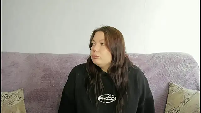 Snapshot of ArielGirl chatting on October 2025 08:25:01 AM ArielGirl online show from October 2025 08:25:01 AM