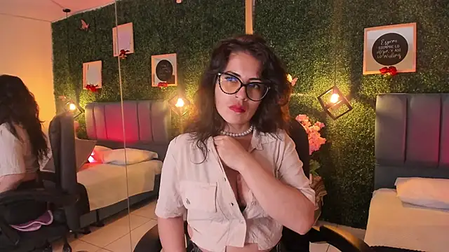 Snapshot of Linagh_ chatting on October 2025 01:06:02 PM Linagh online show from October 2025 01:06:02 PM