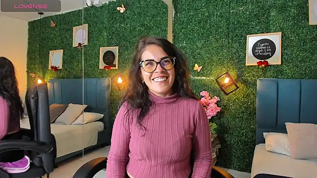 Snapshot of Linagh_ chatting on October 2025 11:53:01 AM Linagh online show from October 2025 11:53:01 AM