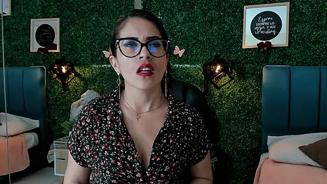 Snapshot of Linagh_ chatting on October 2025 11:43:02 AM Linagh online show from October 2025 11:43:02 AM