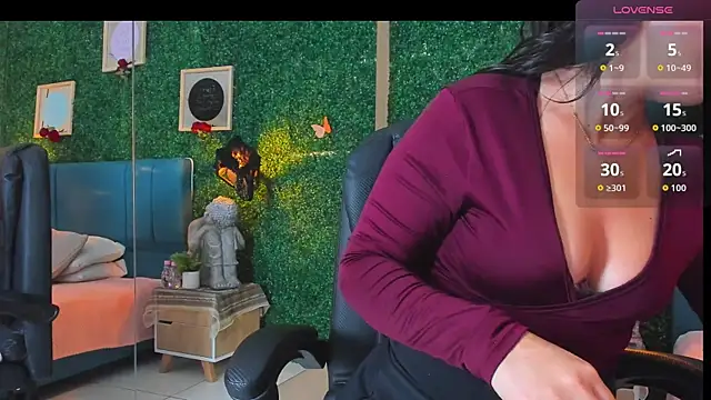 Snapshot of Linagh_ chatting on October 2025 11:39:02 AM Linagh online show from October 2025 11:39:02 AM