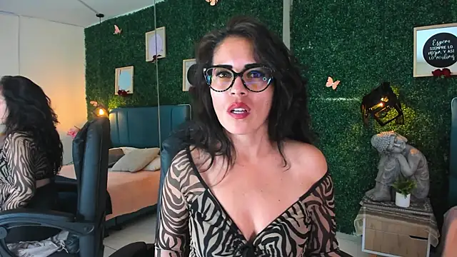 Snapshot of Linagh_ chatting on October 2025 05:17:01 PM Linagh online show from October 2025 05:17:01 PM