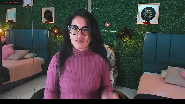 Snapshot of Linagh_ chatting on November 2025 12:06:02 PM Linagh online show from November 2025 12:06:02 PM