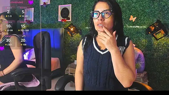 Snapshot of Linagh_ chatting on November 2025 11:42:02 AM Linagh online show from November 2025 11:42:02 AM