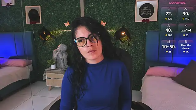 Snapshot of Linagh_ chatting on November 2025 12:06:01 PM Linagh online show from November 2025 12:06:01 PM