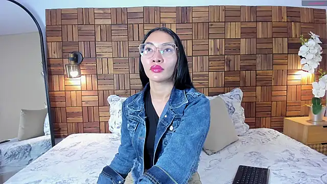 lucyy liiuu online show from October 2025 08:05:01 PM