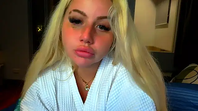 Snapshot of TiaDoll chatting on November 2025 11:51:02 AM TiaDoll online show from November 2025 11:51:02 AM