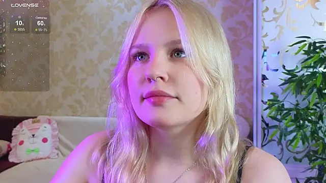 Snapshot of Mila_Lioness chatting on September 2025 08:42:01 PM Mila Lioness online show from September 2025 08:42:01 PM