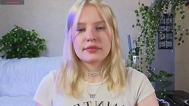 Snapshot of Mila_Lioness chatting on September 2025 07:04:01 PM Mila Lioness online show from September 2025 07:04:01 PM