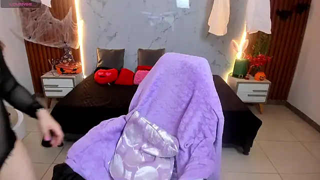 shasha bloom online show from October 2025 07:58:02 PM