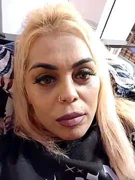 izauri2025 online show from October 2025 08:30:02 PM