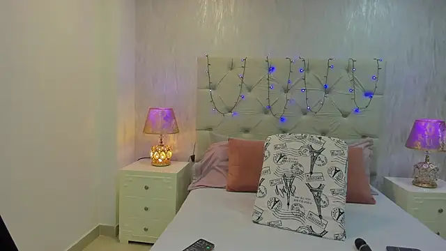 Snapshot of Pamelamiler__ chatting on September 2025 12:17:02 PM Pamelamiler online show from September 2025 12:17:02 PM