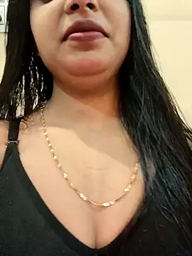 Snapshot of Maahhii_2 chatting on October 2025 06:42:02 PM Maahhii 2 online show from October 2025 06:42:02 PM