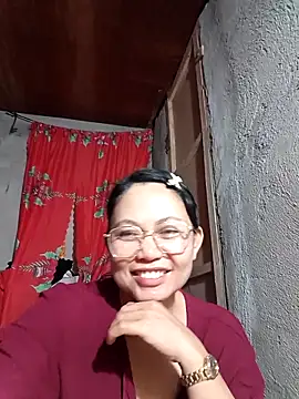 Snapshot of Everleigh_mom chatting on October 2025 08:15:01 AM Everleigh mom online show from October 2025 08:15:01 AM