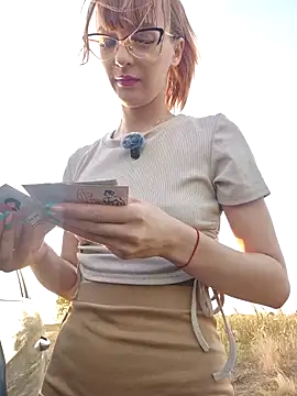 MoonedByEva online show from September 2025 04:06:01 PM