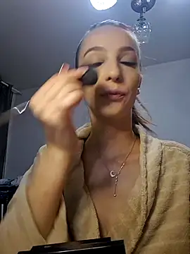 MoonedByEva online show from October 2025 04:40:02 PM