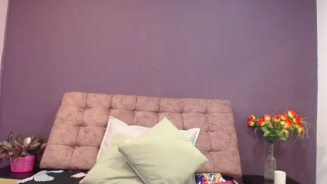 Snapshot of KateWelsin chatting on October 2025 07:43:01 PM KateWelsin online show from October 2025 07:43:01 PM