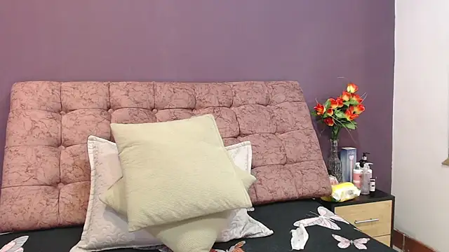 Snapshot of KateWelsin chatting on October 2025 08:20:02 PM KateWelsin online show from October 2025 08:20:02 PM