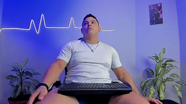 Snapshot of Maximus_Steel chatting on November 2025 03:36:02 PM Maximus Steel online show from November 2025 03:36:02 PM