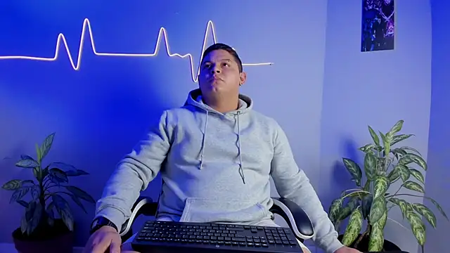 Snapshot of Maximus_Steel chatting on November 2025 11:42:02 AM Maximus Steel online show from November 2025 11:42:02 AM