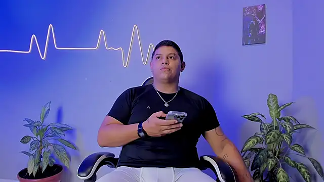 Snapshot of Maximus_Steel chatting on November 2025 11:53:02 AM Maximus Steel online show from November 2025 11:53:02 AM