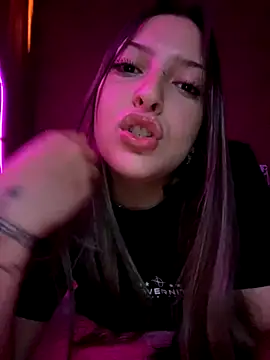 Snapshot of kiramedi chatting on November 2025 10:09:02 PM kiramedi online show from November 2025 10:09:02 PM