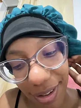 Snapshot of Valen1800 chatting on September 2025 02:05:01 AM Valen1800 online show from September 2025 02:05:01 AM